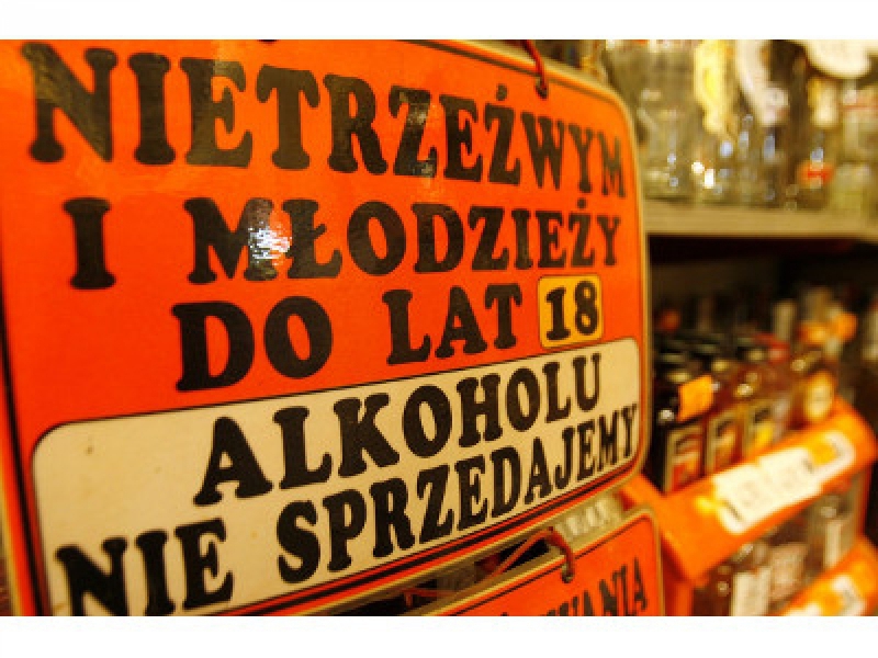 Realizacja sesji interwencyjno - szkoleniowej dla właścicieli i personelu punktów sprzedaży napojów alkoholowych w Pruszczu